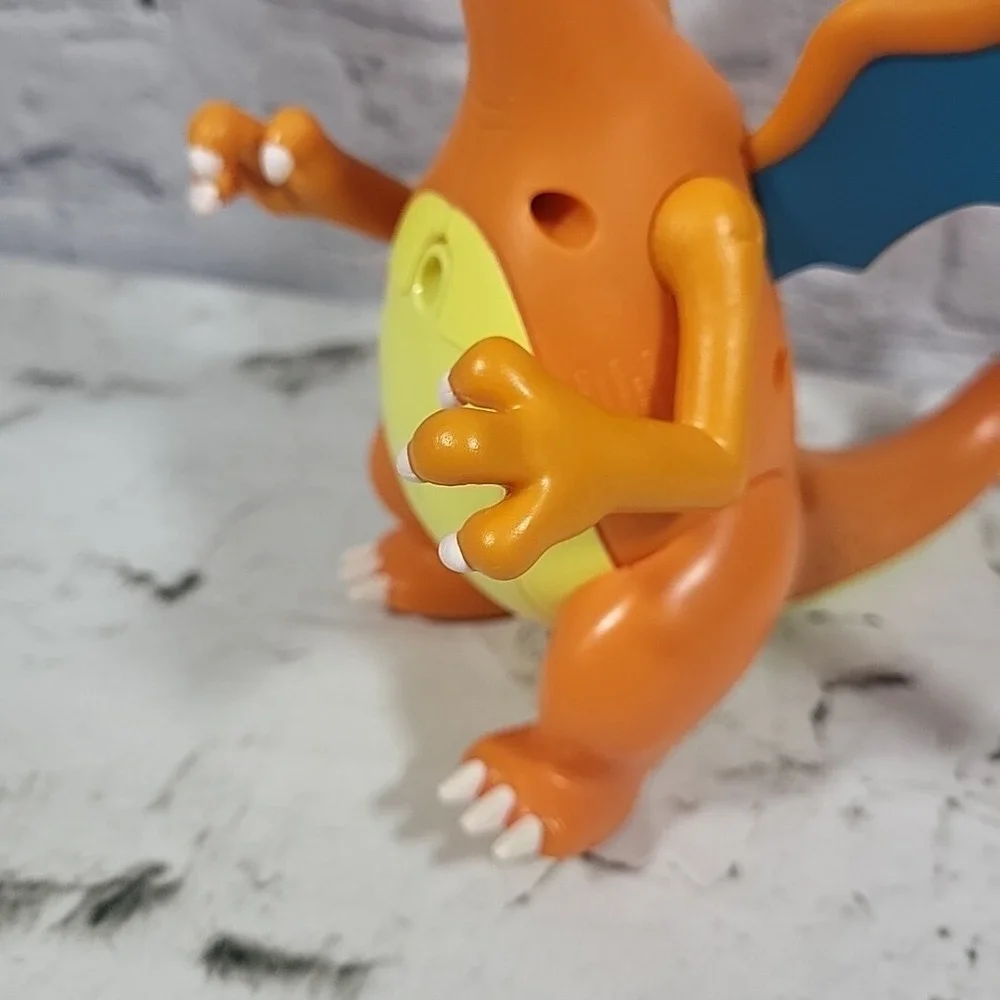 Pokémon Charizard Deluxe Action Figure Lights Sounds Motion Jazwares- No Shooter